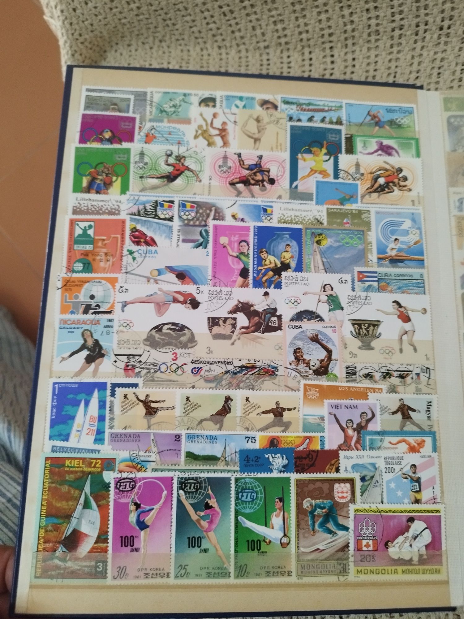 Classificador com 400 selos diferentes temática desporto