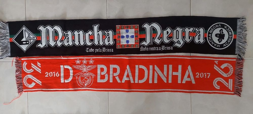 2 cachecois de futebol