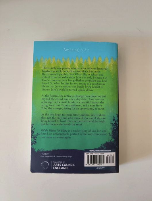 Livro Tell The Wolves I'm Home