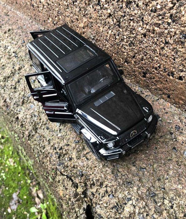 Гелик Мерседес 15 см металл, свет, звук, всё открывается