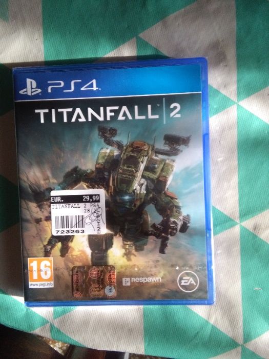 Игра для PS4 FIFA17, Titanfall 2.