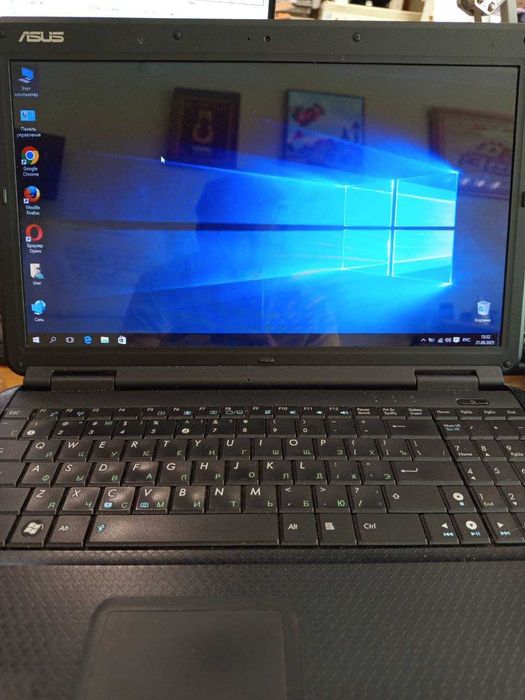 Ноутбуки Asus K50C і Hewlett Packard 630