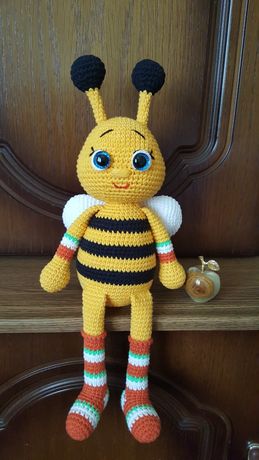 Вязаная игрушка пчела Пчёлка