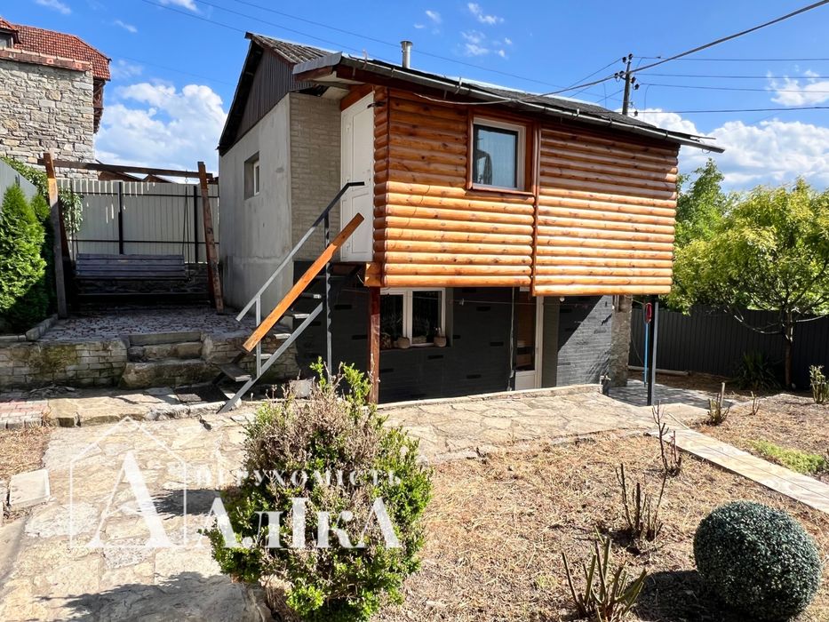 Продам квартиру з гаражем та времянкою в Старому місті