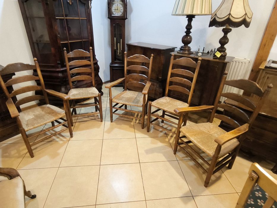 Komplet 5 krzeseł dębowych z plecionym siedziskiem – rustykalne.