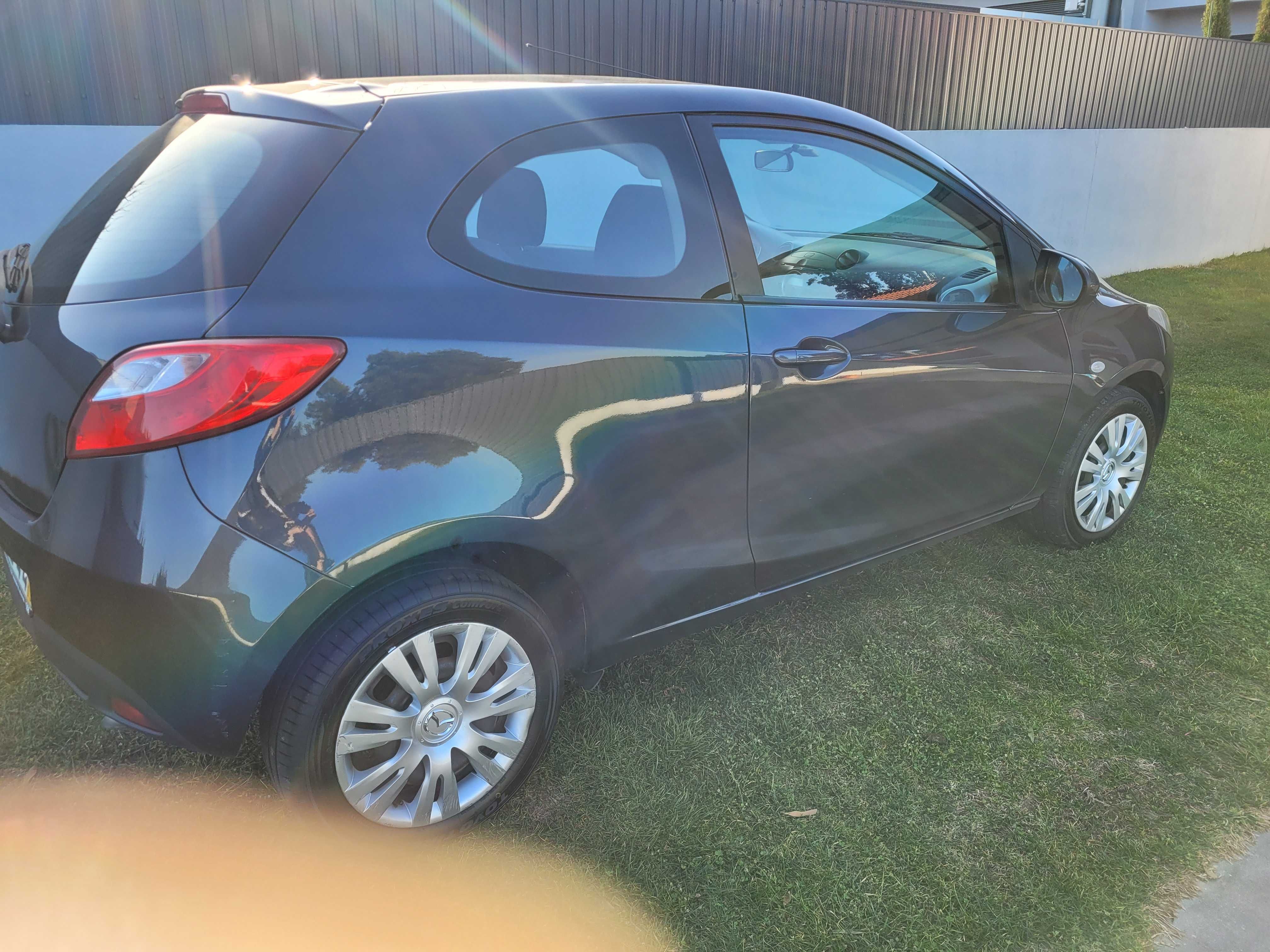 Carro Mazda 2 em bom estado