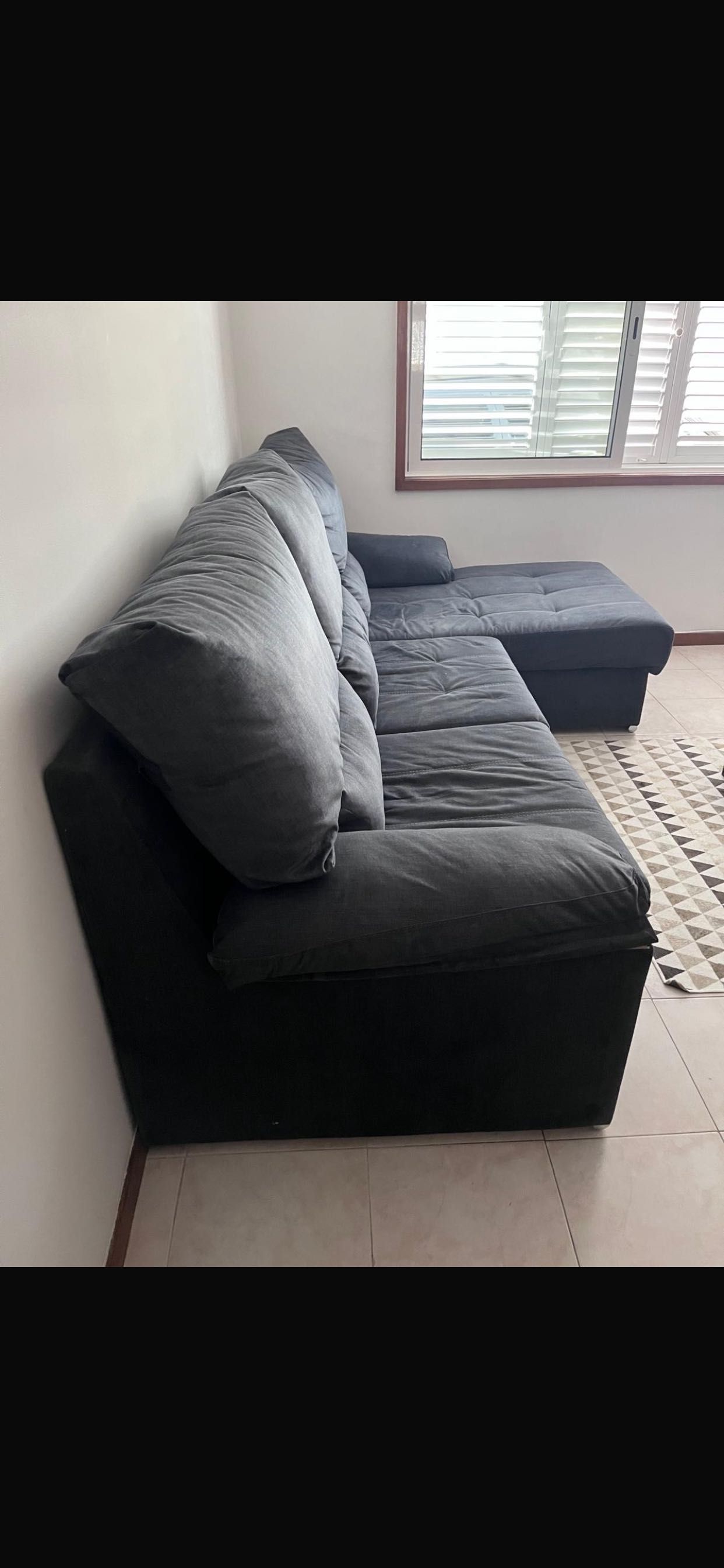 Sofá chaiselong cinzento