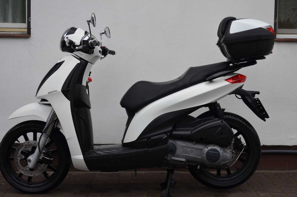 Piaggio Carnaby Cruiser 300i 16 tys. Beverly Akrapovic Vespa Kat.A2