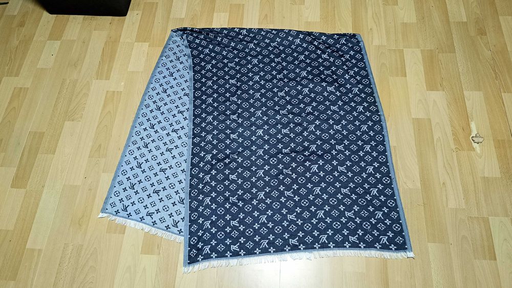 Szal LOUIS VUITTON stan bardzo dobry