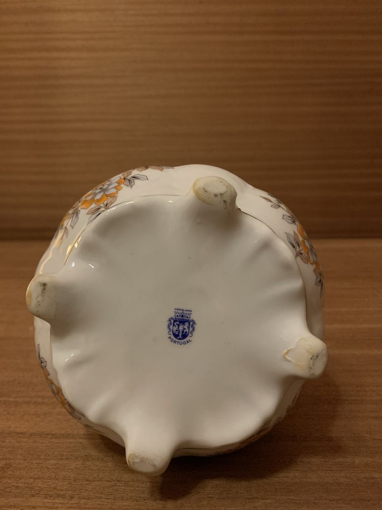 Pote de porcelana nacional - NG Porcelanas (carimbo real)