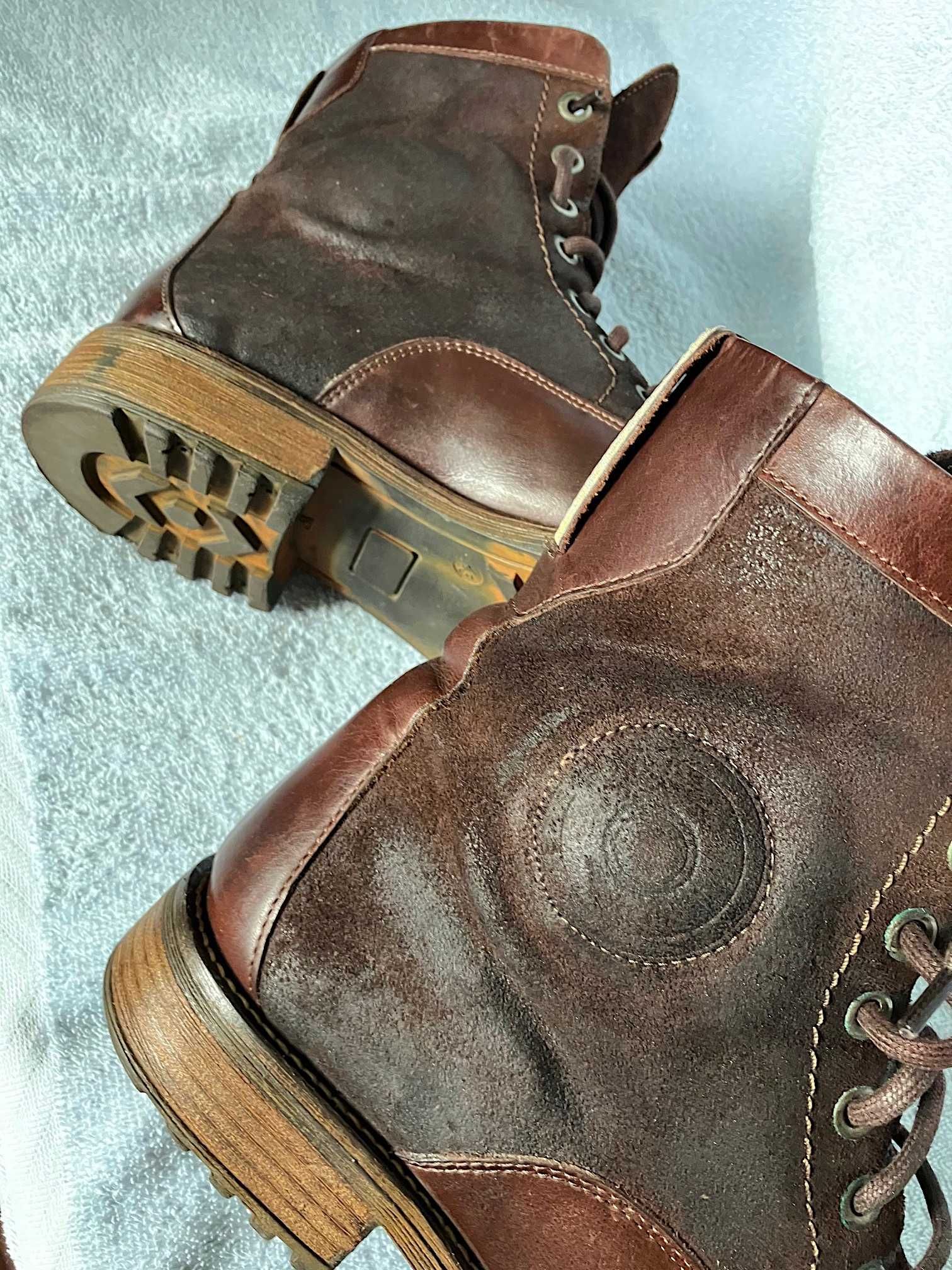 Botas couro Revit