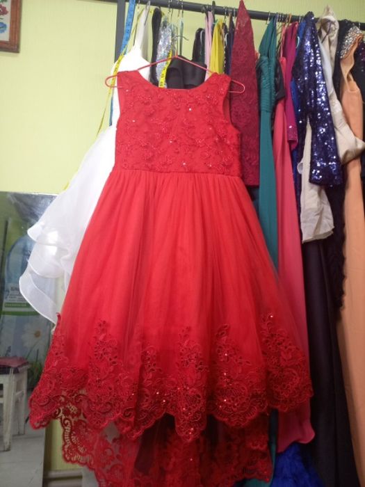 Нарядні сукні на підлітка