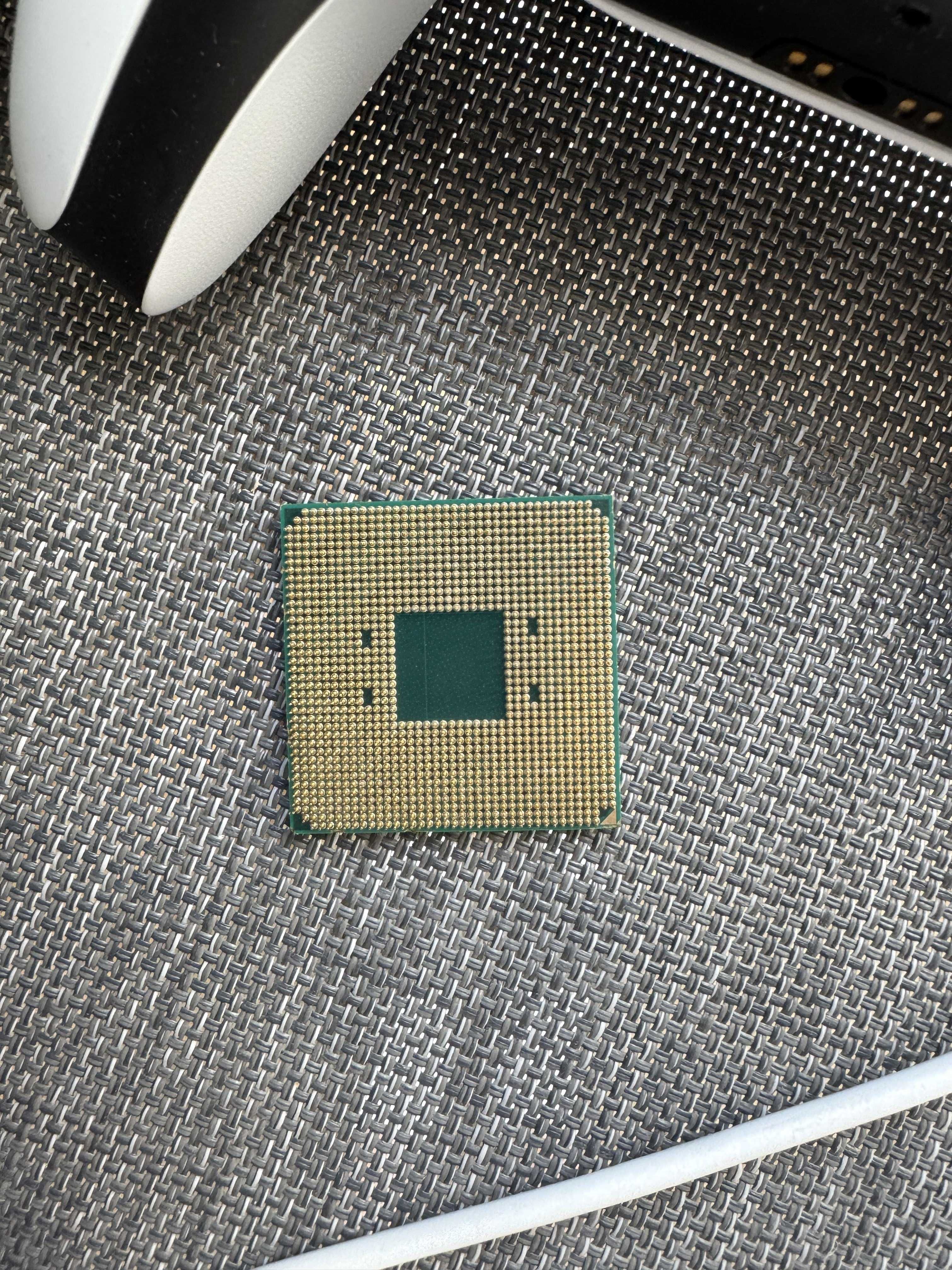 Продаю AMD Ryzen 7 5800X3D, працював ідеально є гарантія 3 роки