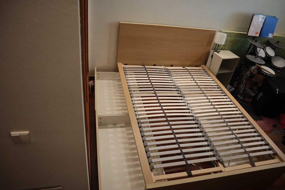Cama de casal MALM (IKEA) com 4/gavetas bem conservada