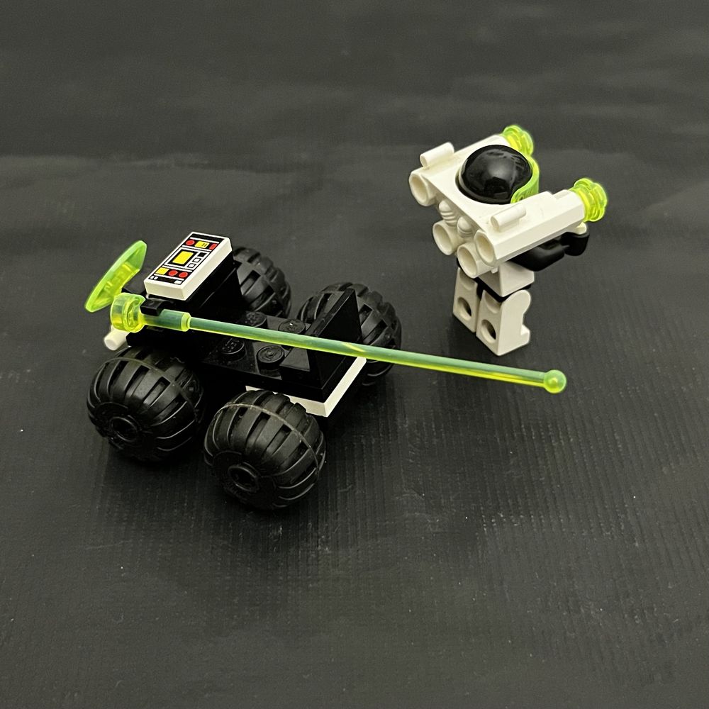 6812 LEGO Kosmiczny pojazd rozpoznwczy