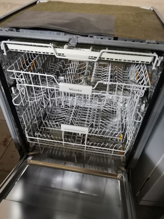 Посудомийні  машина Miele