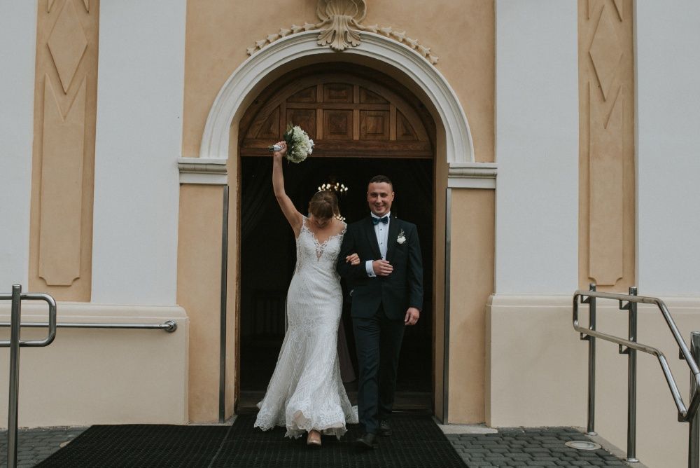 Suknia ślubna syrenka z pięknym trenem