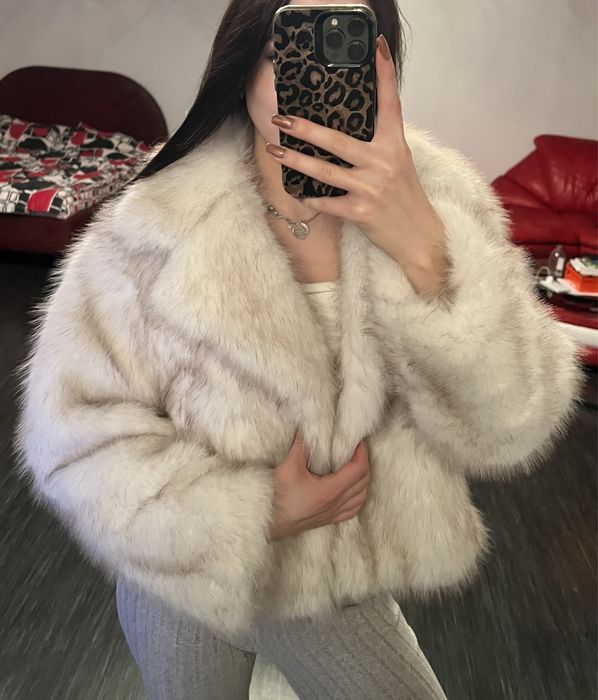 Шубка ZARA біла з еко хутра