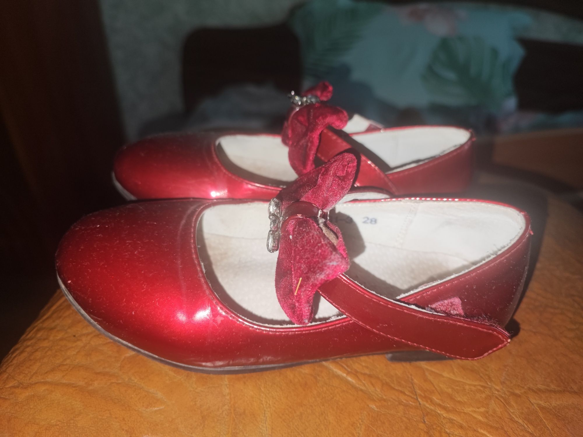 Туфлі червоні лакові для дівчинки 28р 17,5см стелька
