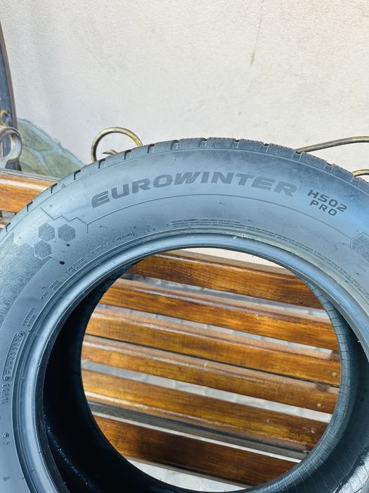 Шини зимові 235/60 R17 (106V) Falken Eurowinter HS02 Pro