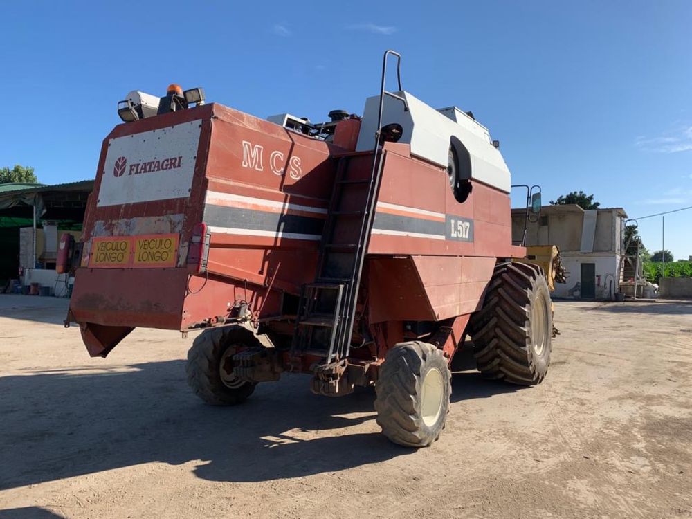 Ceifeira Fiatagri L517 com rastos