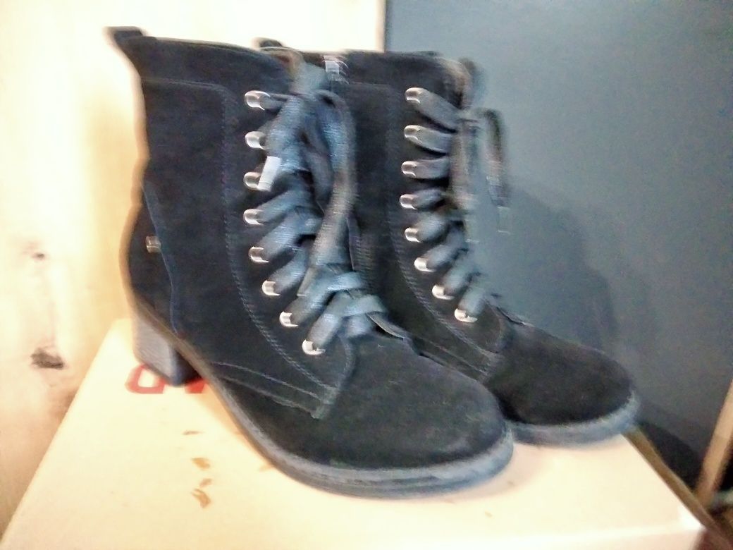 Buty na koturnie