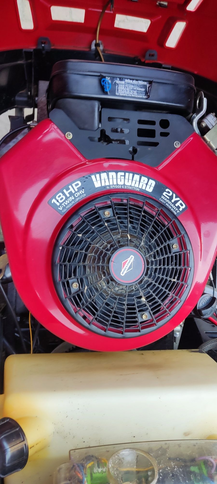 Kosiarka traktorek-Silnik Briggs & Stratton Vanguard 18 KM