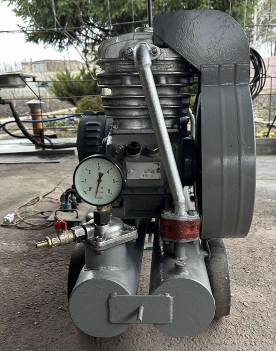 Компрессор СО-7Б на 220 вольт постоянного тока 3,6 кВт 3000 оборотов .