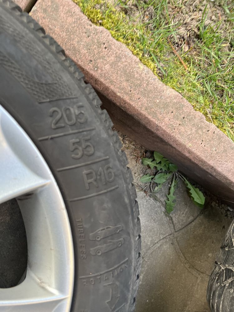 Резина комплект зима 205/55 R 16 Kleber