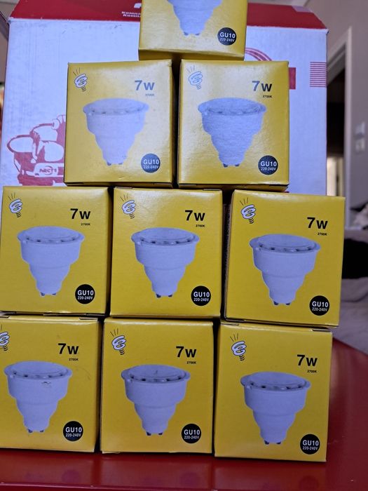 Лампочки, нові, економки GU10 7 W CLEAR 2700