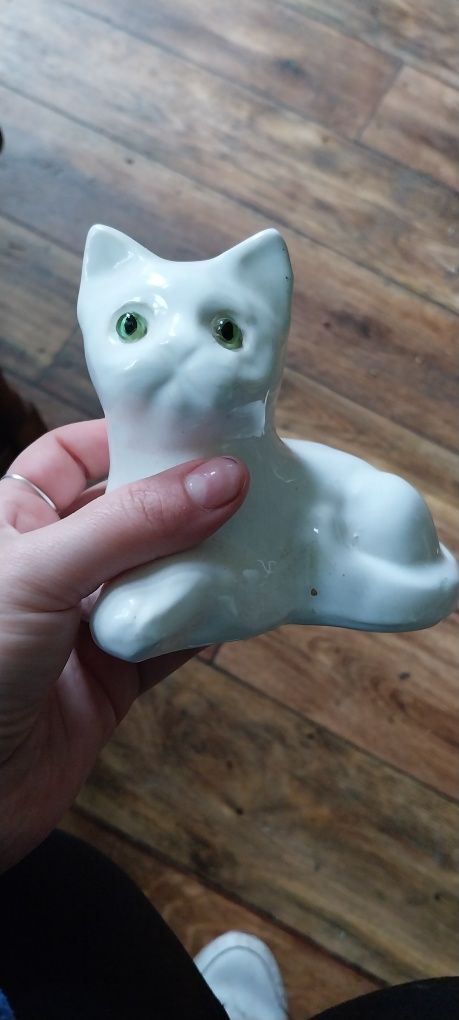 Figurka porcelanowa kot zielone oczy