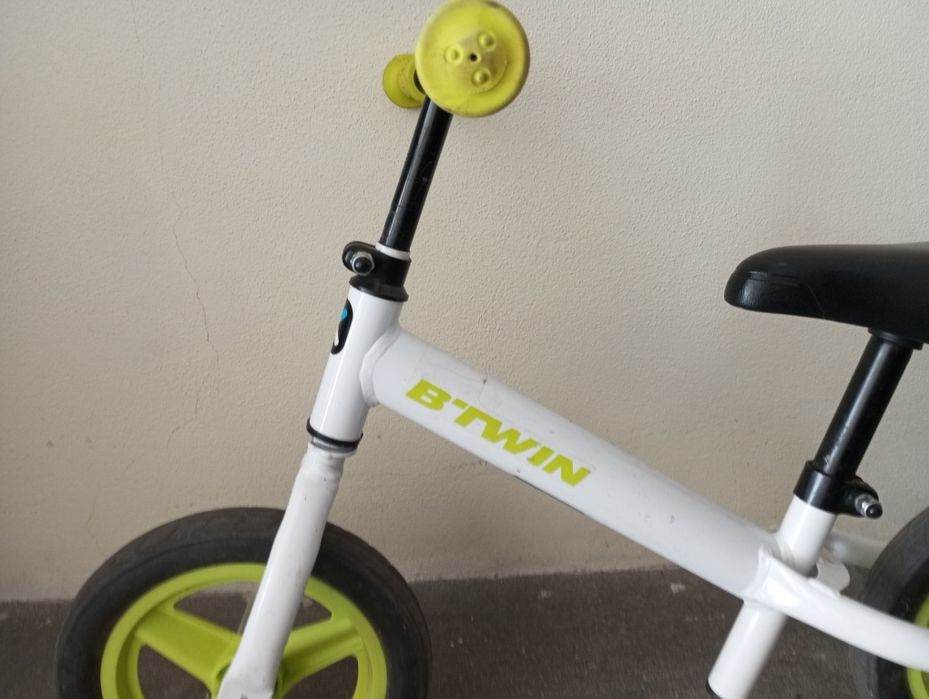 Bicicleta de aprendizagem criança