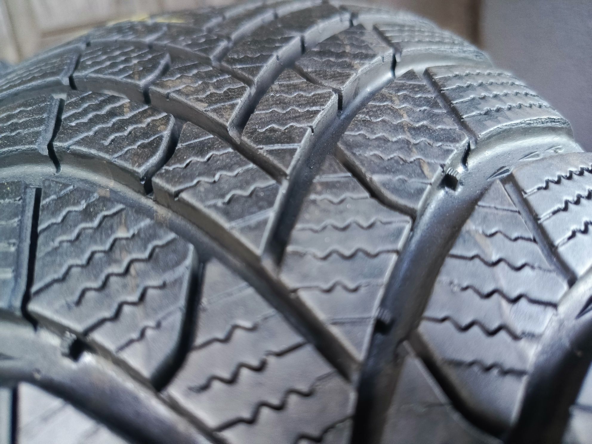 Sprzedam bardzo ładne opony Semperit 185/65 r15