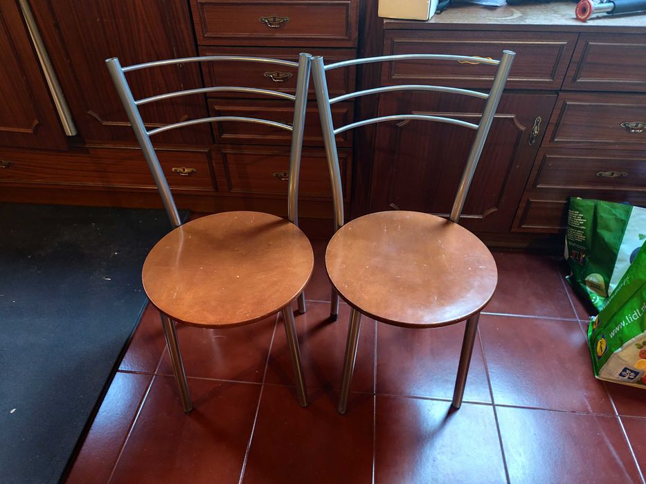 2 cadeiras de refeição - preço para desocupar