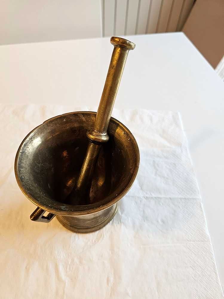 Almofariz antigo com pilão