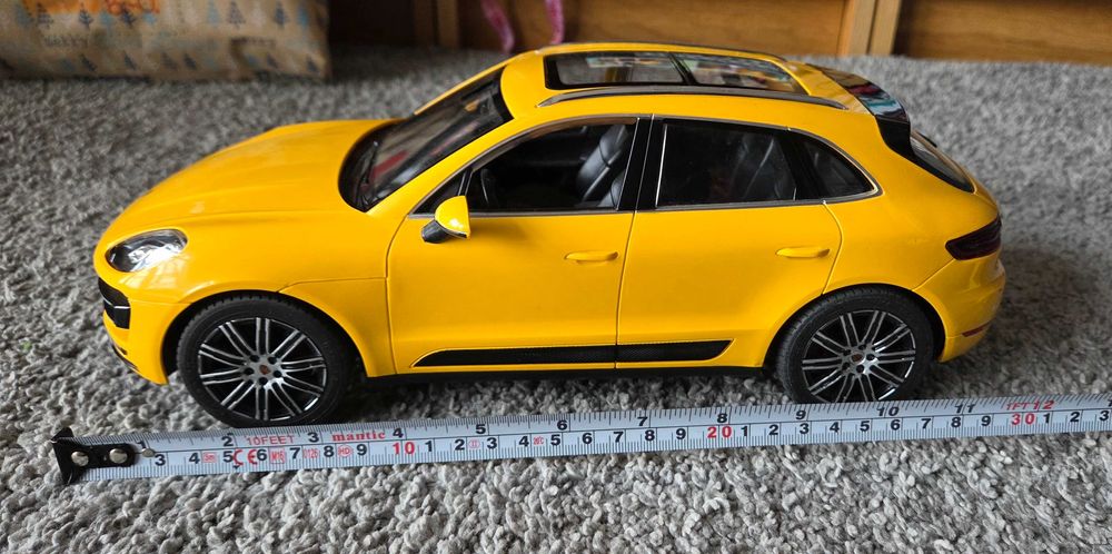 Zdalnie sterowane Porsche Macan Rastar 1:14