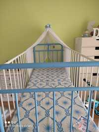 Vendo cama de bebê em Ferro restaurado
