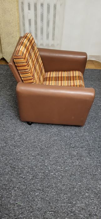 Mały fotel w dobrym stanie.