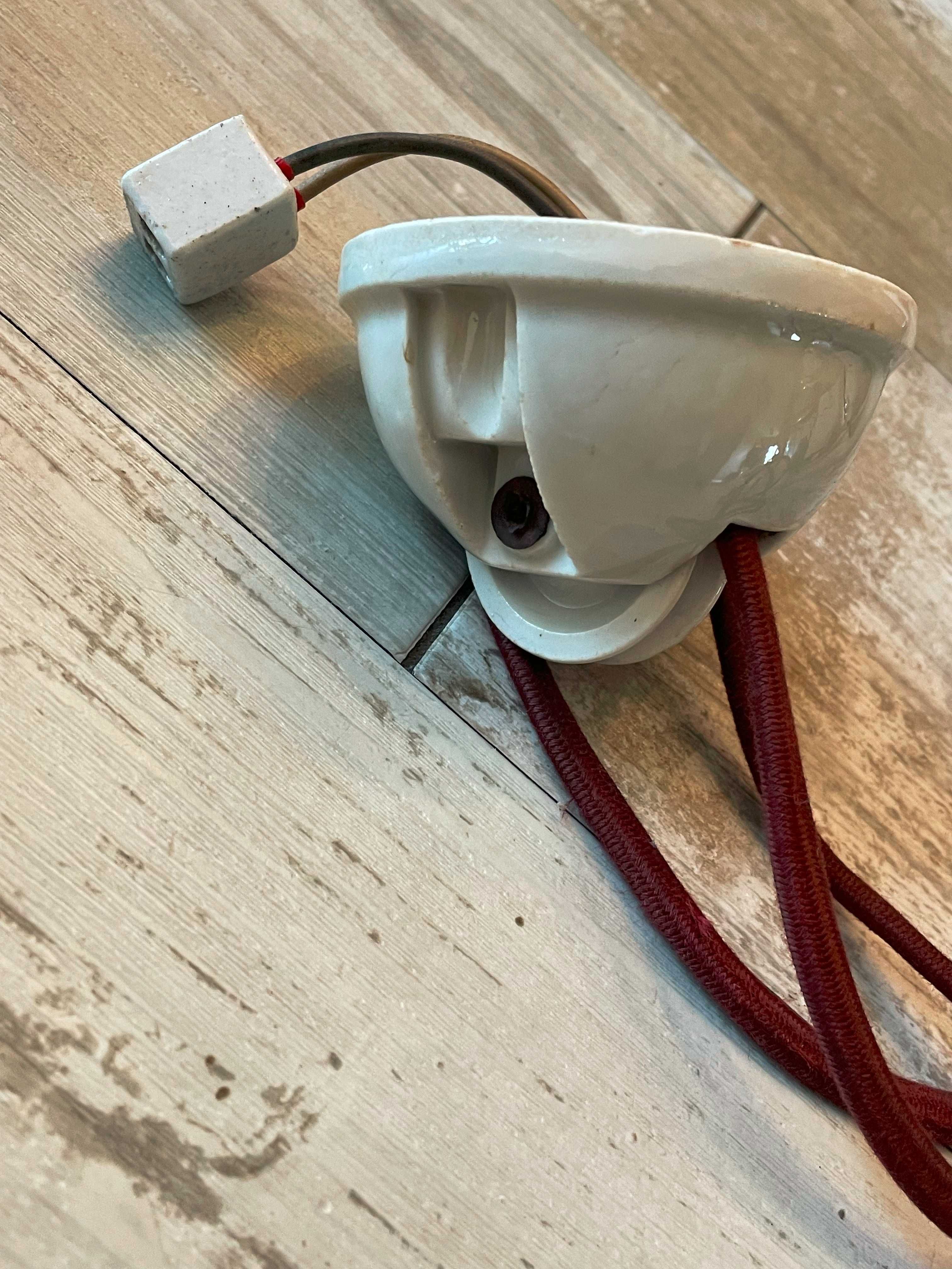 Stara lampa wisząca kuchenna z przeciwwagą porcelanową