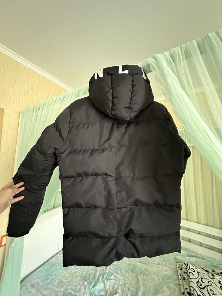 Зимова жіноча куртка Moncler