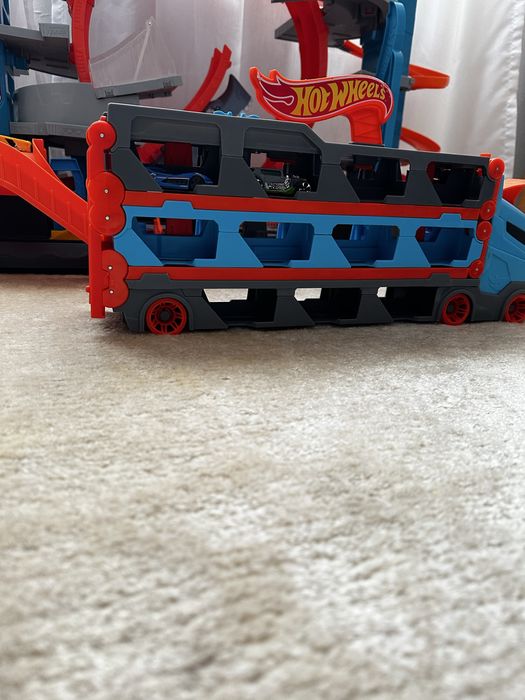 Camião/pista Hot Wheels.