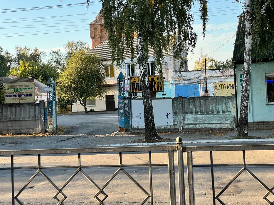 Продам автомийку, гаражі, адмінприміщення, квартиру