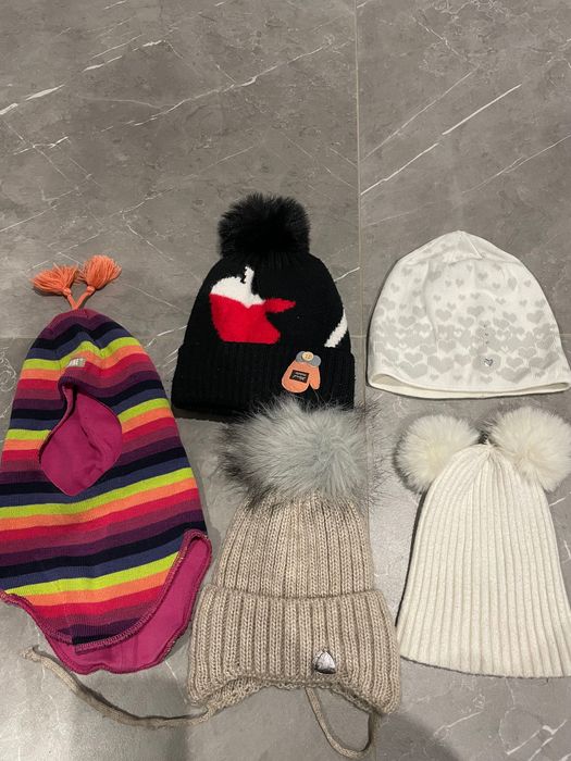 Шапки на дівчинку