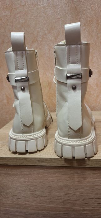 Ботинки на дівчинку