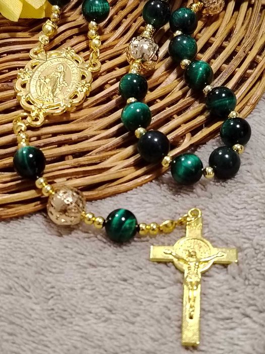 Terços Lindíssimos e Brilhantes feitos a mão com pedras naturais