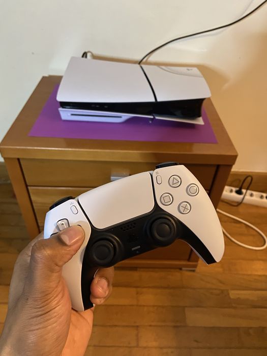 Ps5 slim 1Tb dois comando