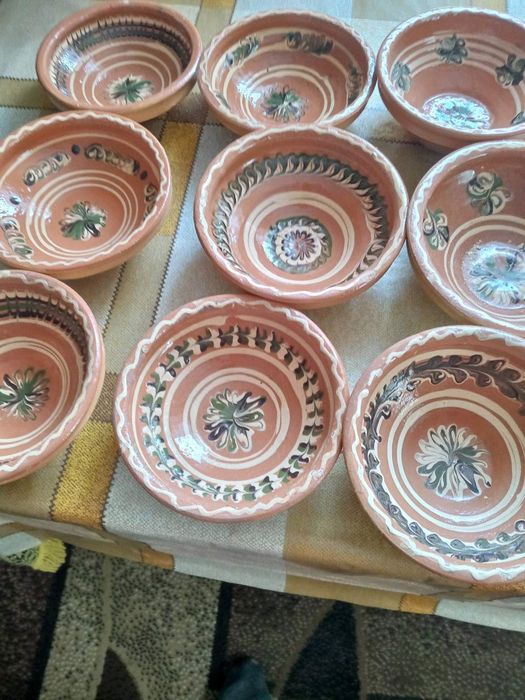 Глиняні.   миски