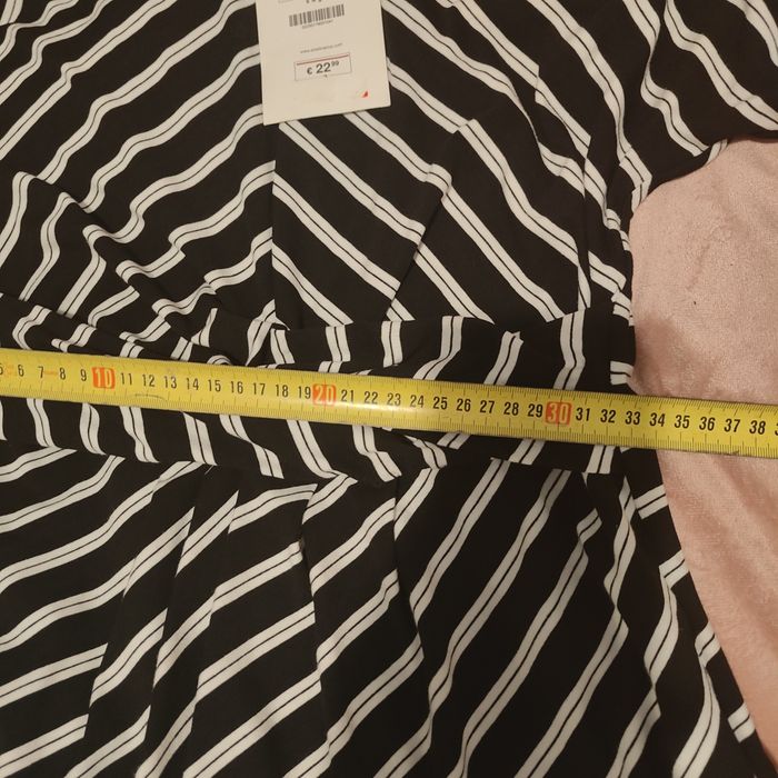 Vestido as riscas pretas e brancas Stradivarius