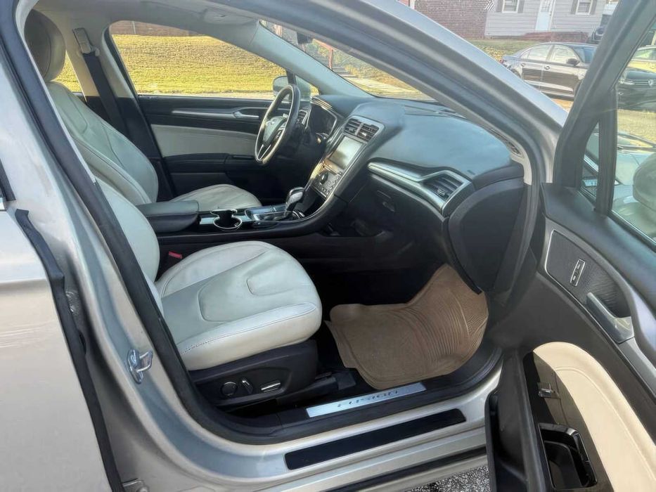 Ford Fusion Titanium      2016