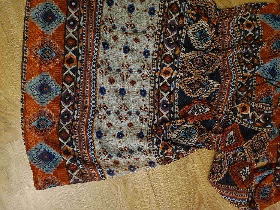 Sukienka tiulowa w stylu boho